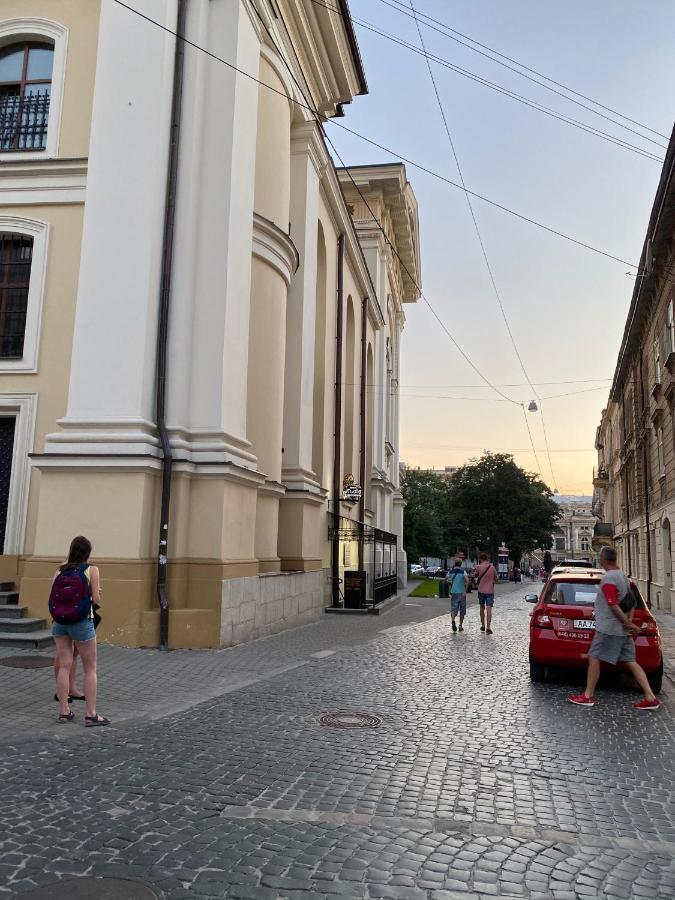 В Центрі Біля Ратуші Вулиця Площа Ринок 11 Lviv Kültér fotó