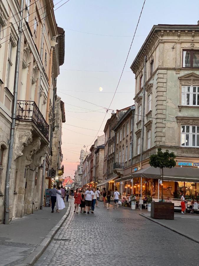 В Центрі Біля Ратуші Вулиця Площа Ринок 11 Lviv Kültér fotó